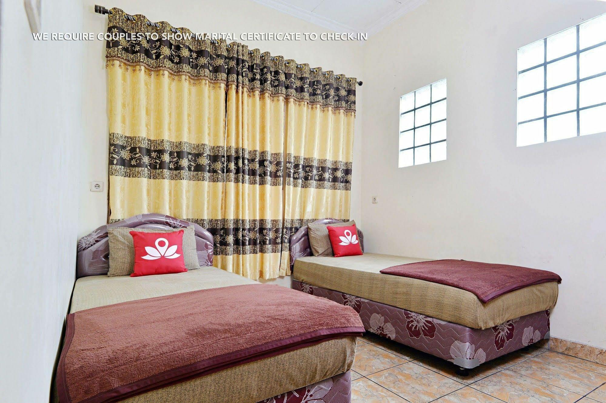 Zen Rooms Antapani Syariah Bandung Exterior photo
