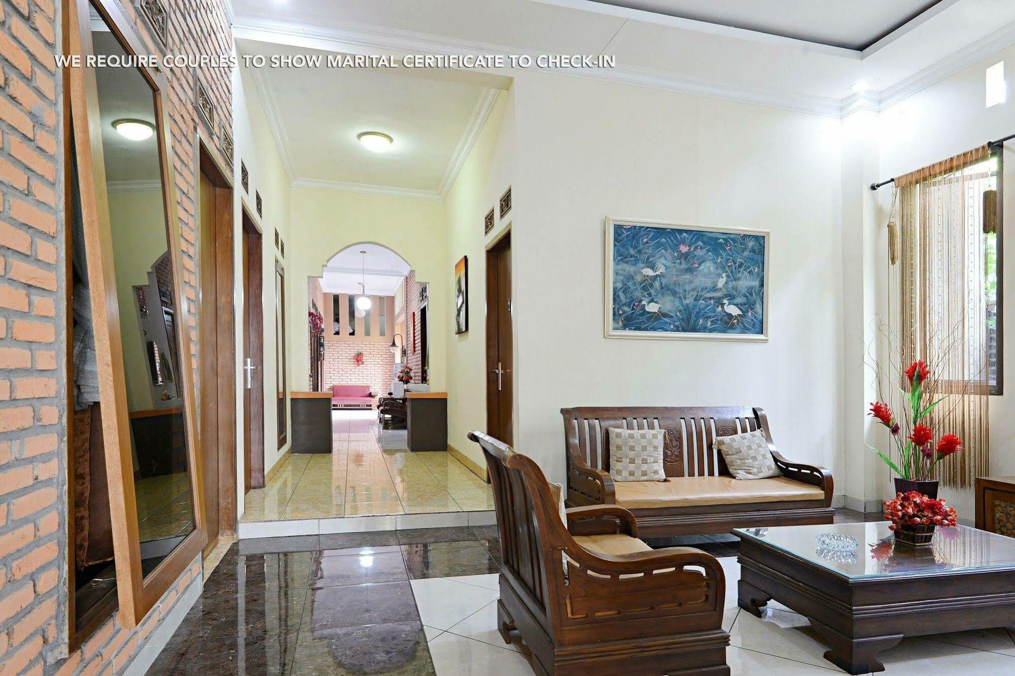 Zen Rooms Antapani Syariah Bandung Exterior photo